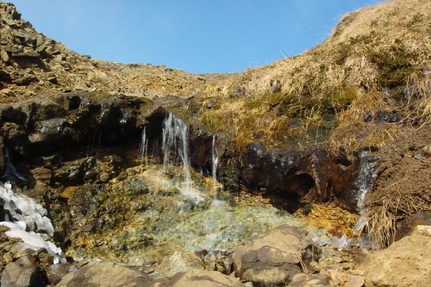 Kleiner Wasserfall in der Region Esja